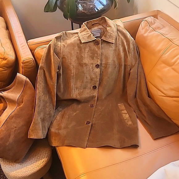 Soft suede jacket - Picture 2 of 14